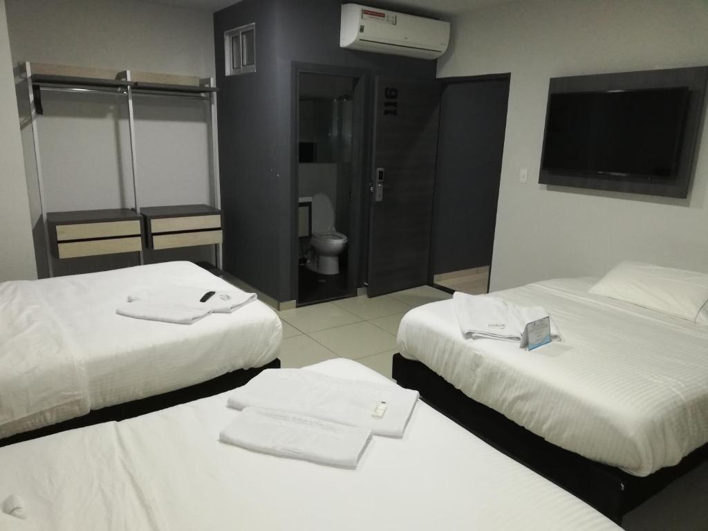 Postel nebo postele na pokoji v ubytování Hotel Doral Inn