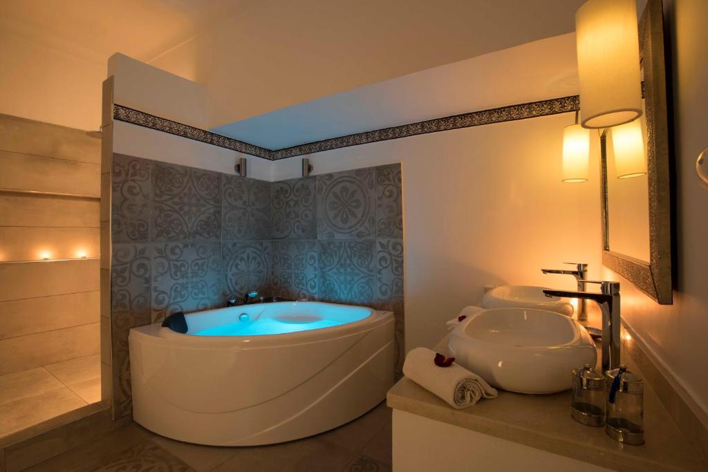 Ein Badezimmer in der Unterkunft Riad Dar Alfarah