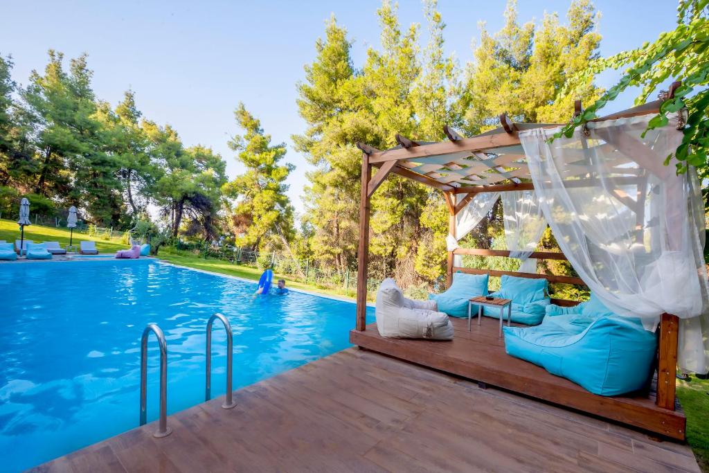Bazén v ubytování Avatel Eco Lodge nebo v jeho okolí