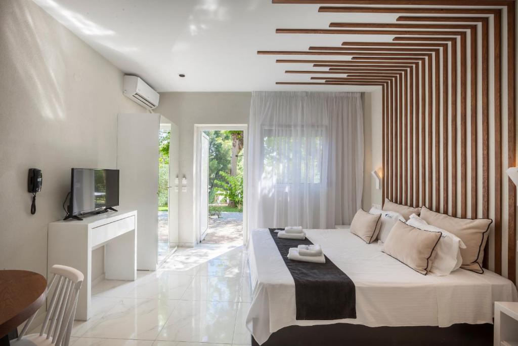 TV a/nebo společenská místnost v ubytování Avatel Eco Lodge