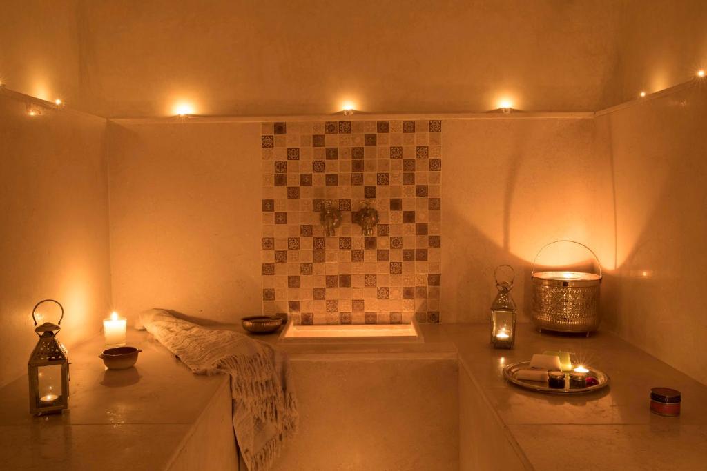 Ein Badezimmer in der Unterkunft Riad Dar Alfarah