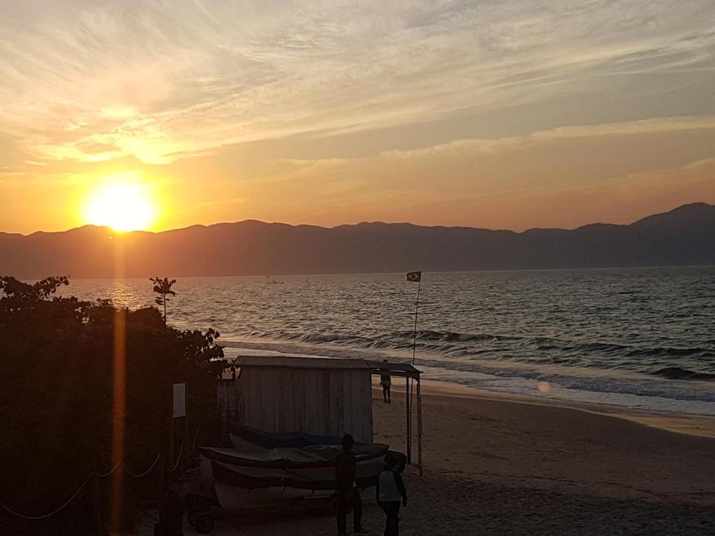  Casa piscina próxima praia