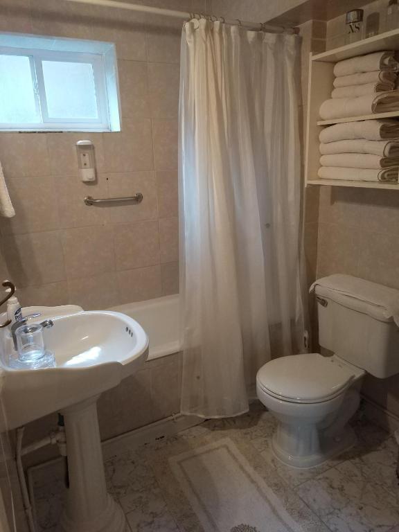 Koupelna v ubytování Apart Hotel Aleman