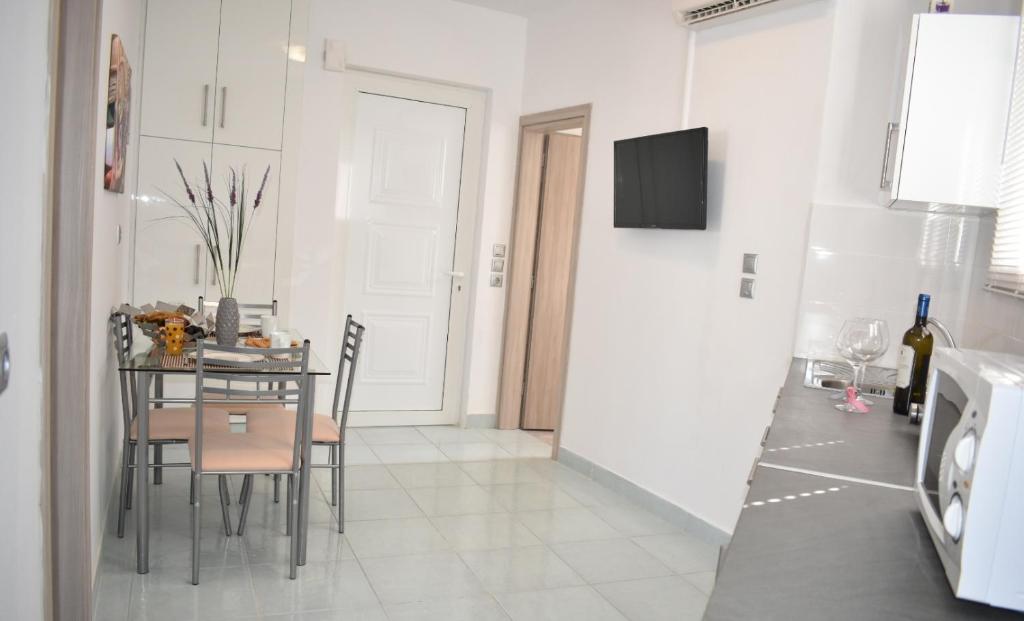 Kuchyň nebo kuchyňský kout v ubytování Levande Studio with private parking