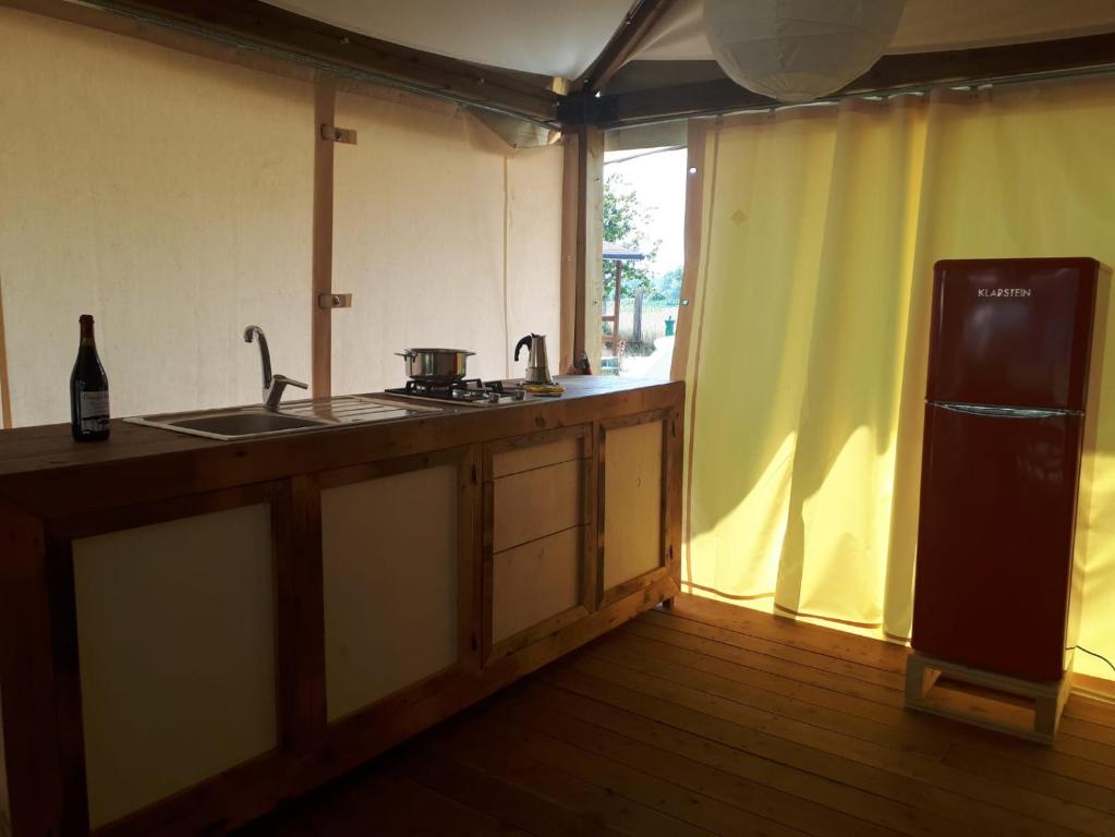 Kuchyň nebo kuchyňský kout v ubytování Camping Paradiso