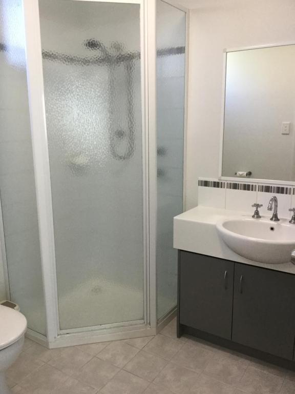 Ein Badezimmer in der Unterkunft Esperance Bay Holiday Park