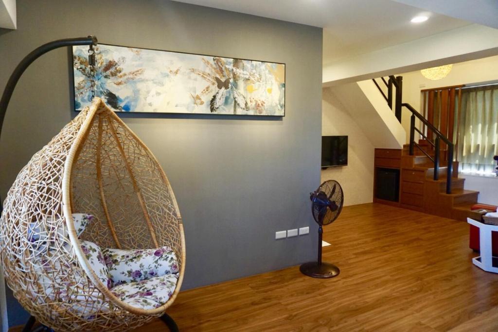 a room with a hammock hanging on a wall at CarNo B&amp;B in Yuanshan