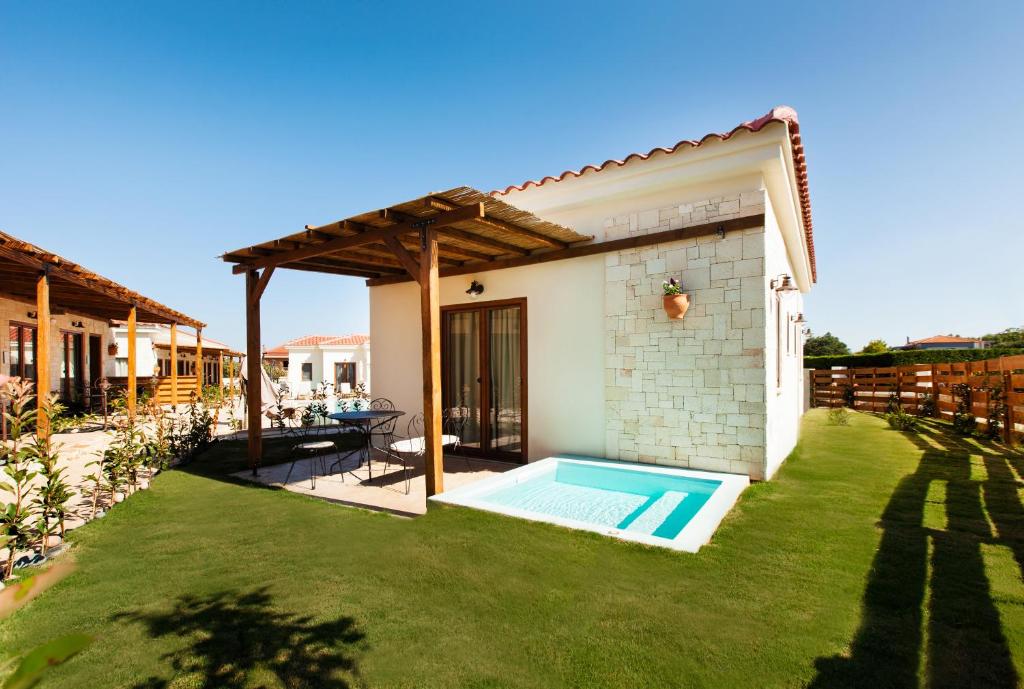 Bazén v ubytování Casa Afytos - Adults Only nebo v jeho okolí
