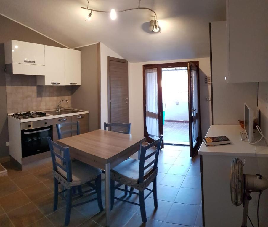 Piero's a Cardedu - Confortevole Apt con Balcone