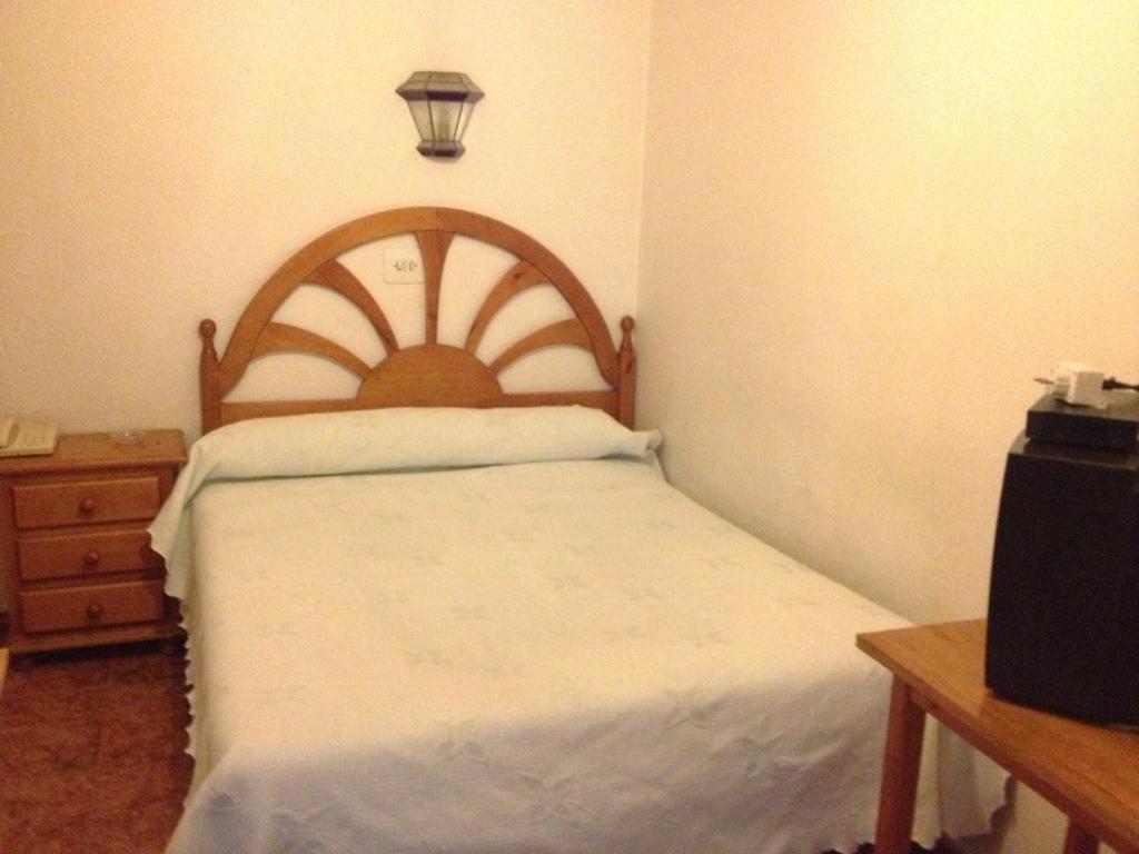 Pension Americano - Twin Room With Shared Bathroom