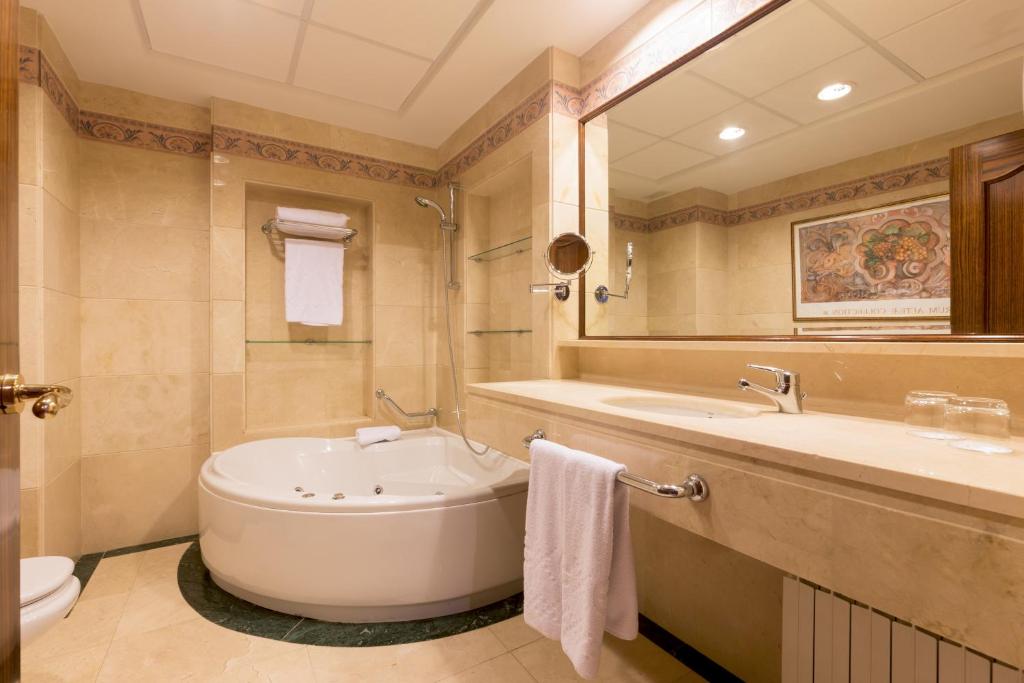 Koupelna v ubytování Hotel Exe Reina Isabel