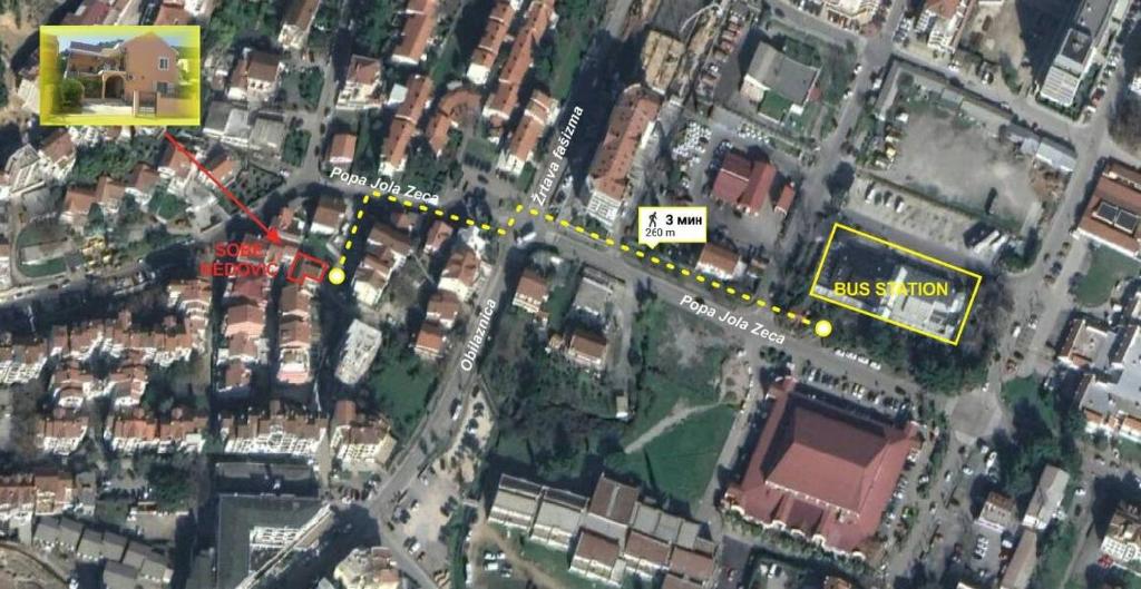 Uma vista geral de Budva ou a vista da cidade a partir da casa de hóspedes