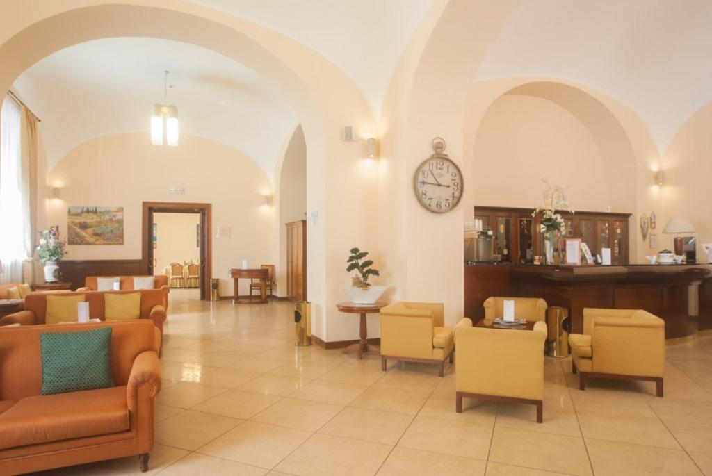 Posezení v ubytování Le Cheminée Business Hotel Napoli