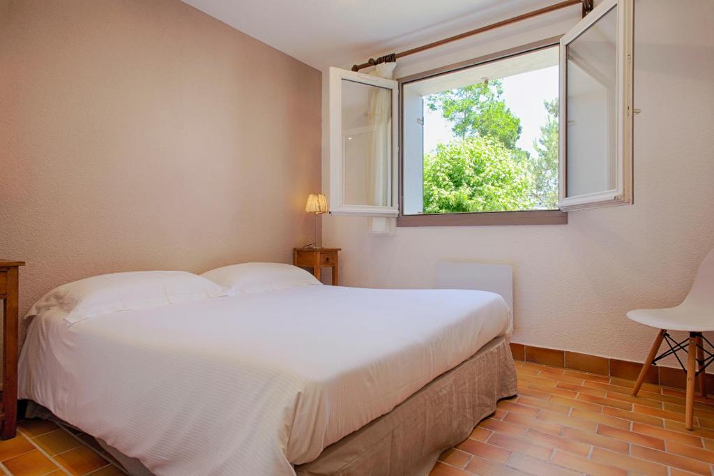 Postel nebo postele na pokoji v ubytování Hotel Résidence Le Sporting