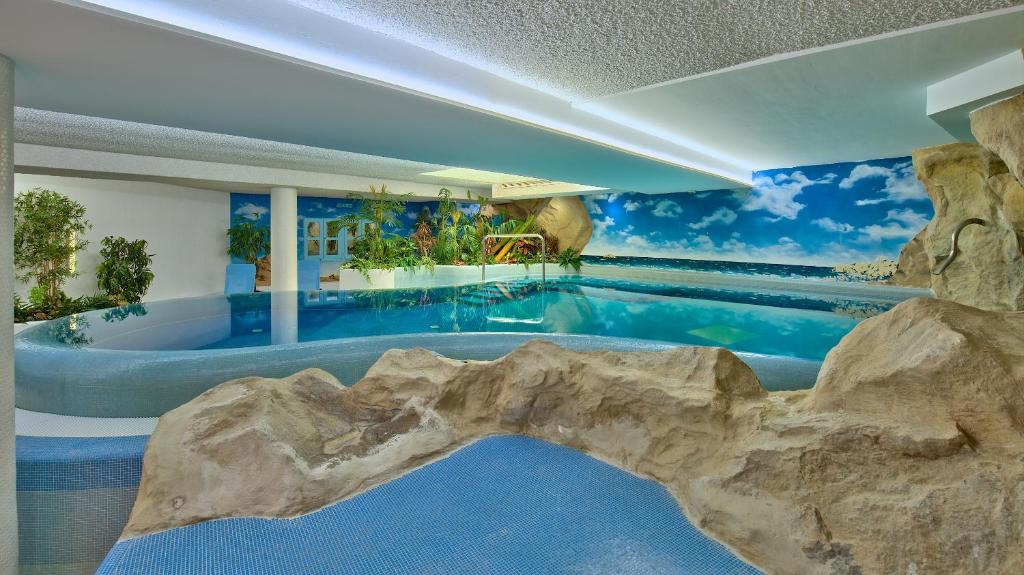 Bazén v ubytování Hotel zur Mühle nebo v jeho okolí