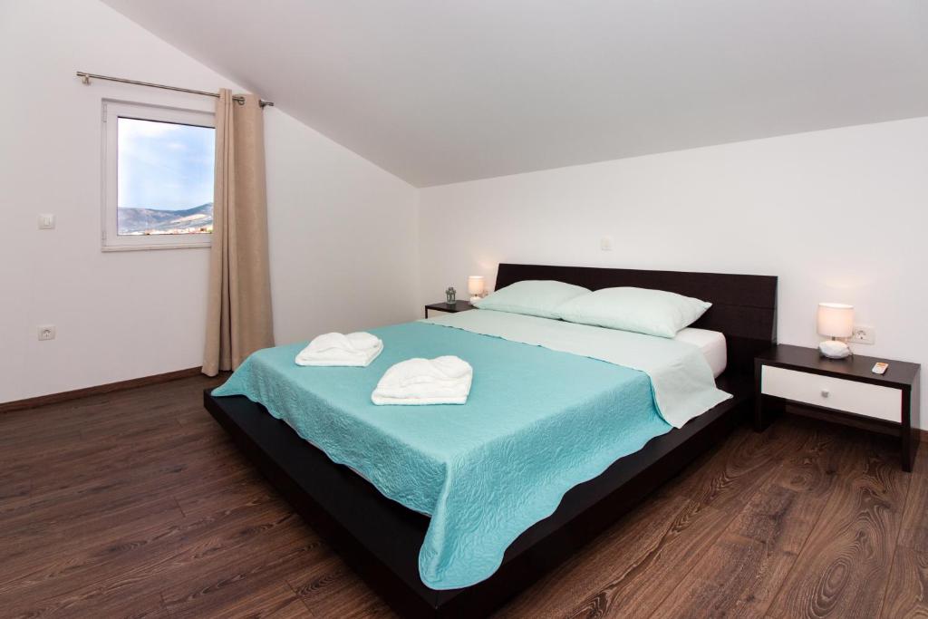 Posteľ alebo postele v izbe v ubytovaní Apartment Villa Rina- Heated salt water Pool