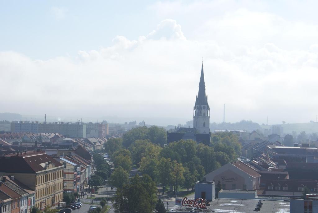 Nespecifikovaný výhled na destinaci Spišská Nová Ves nebo výhled na město při pohledu z hotelu