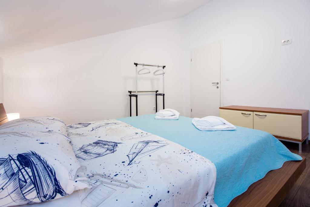 Posteľ alebo postele v izbe v ubytovaní Apartment Villa Rina- Heated salt water Pool