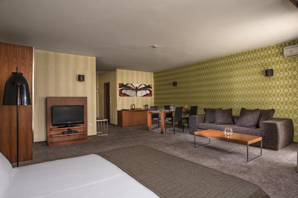 TV a/nebo společenská místnost v ubytování Boutique Hotel Uniqato