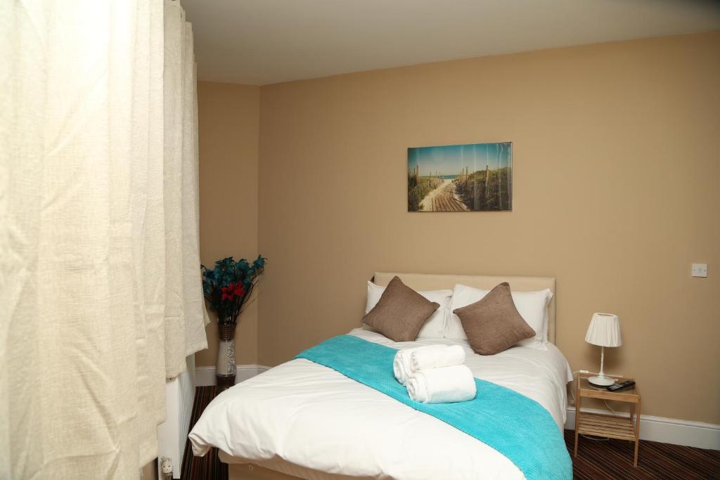 a bedroom with a bed with two towels on it at Birmingham Central Station Apartment (Flat 1) in Birmingham