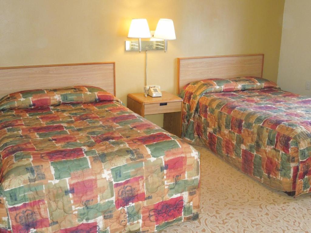 Postel nebo postele na pokoji v ubytování Red Lion Motel Southampton