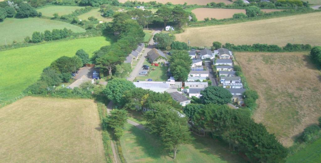 マラザイオンにあるWheal Rodney Holiday Parkの田地家の空見