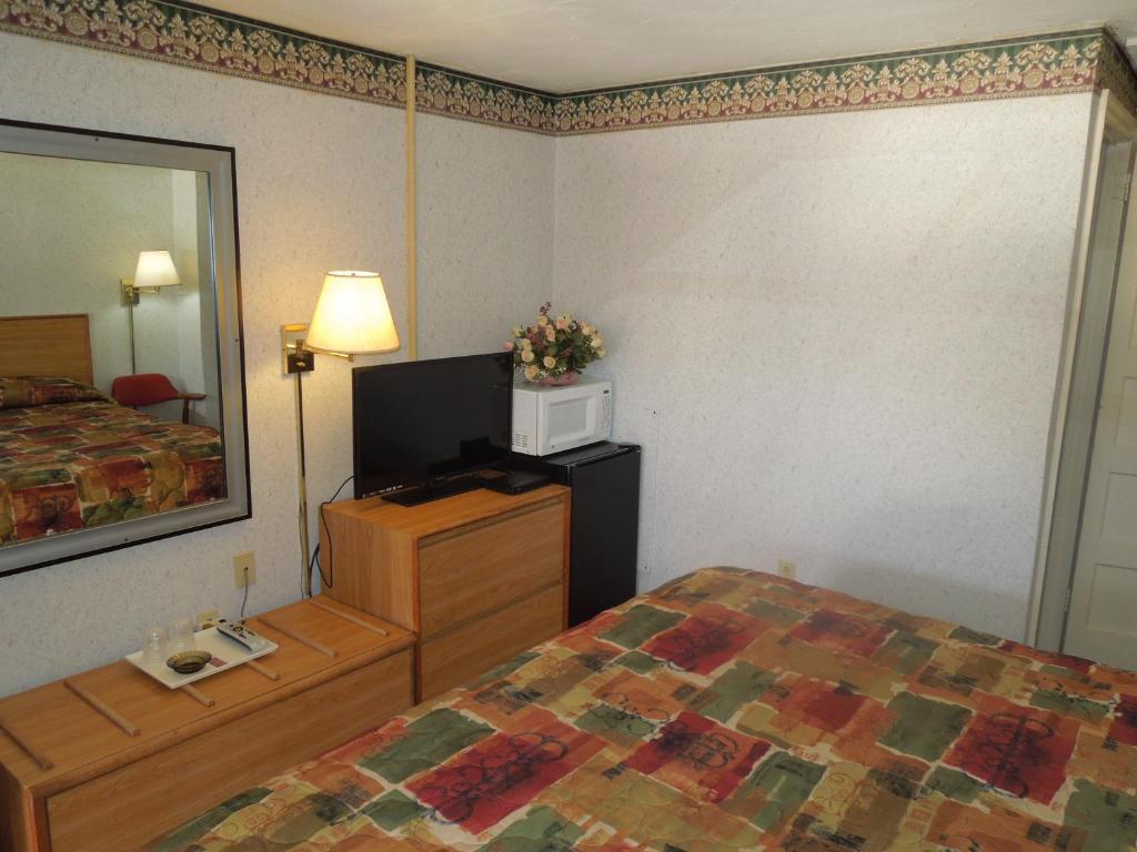 Postel nebo postele na pokoji v ubytování Red Lion Motel Southampton