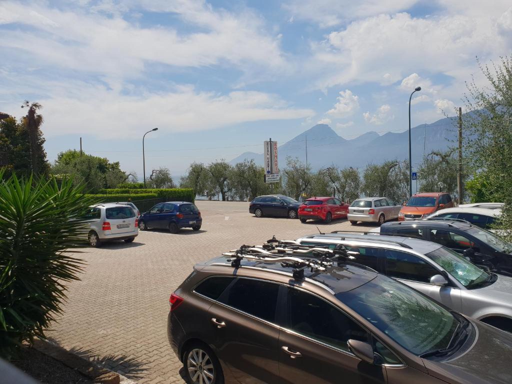 Nespecifikovaný výhled na hory nebo výhled na hory při pohledu z hotelu