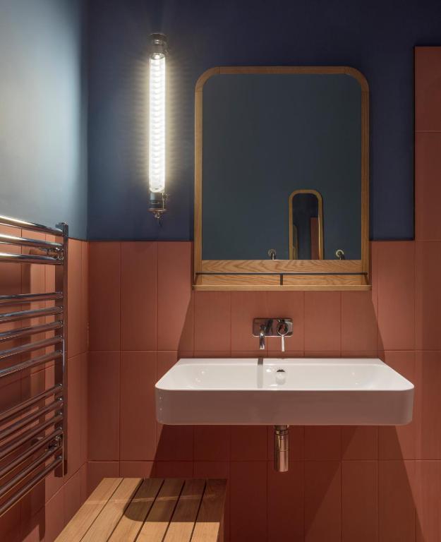 Whitworth Locke - Resim 39