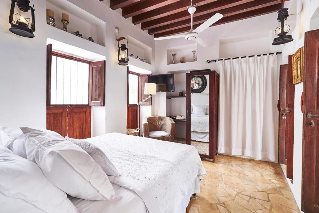 Ένα ή περισσότερα κρεβάτια σε δωμάτιο στο XVA Art Hotel