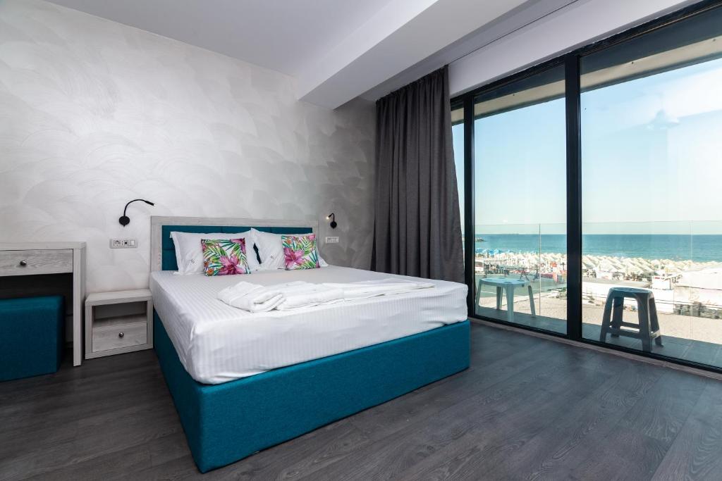 Postel nebo postele na pokoji v ubytování Hotel H pe plaja Belona
