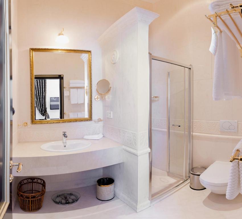 Villa Le Premier - Maestro - Suite With Terrace And Pool View