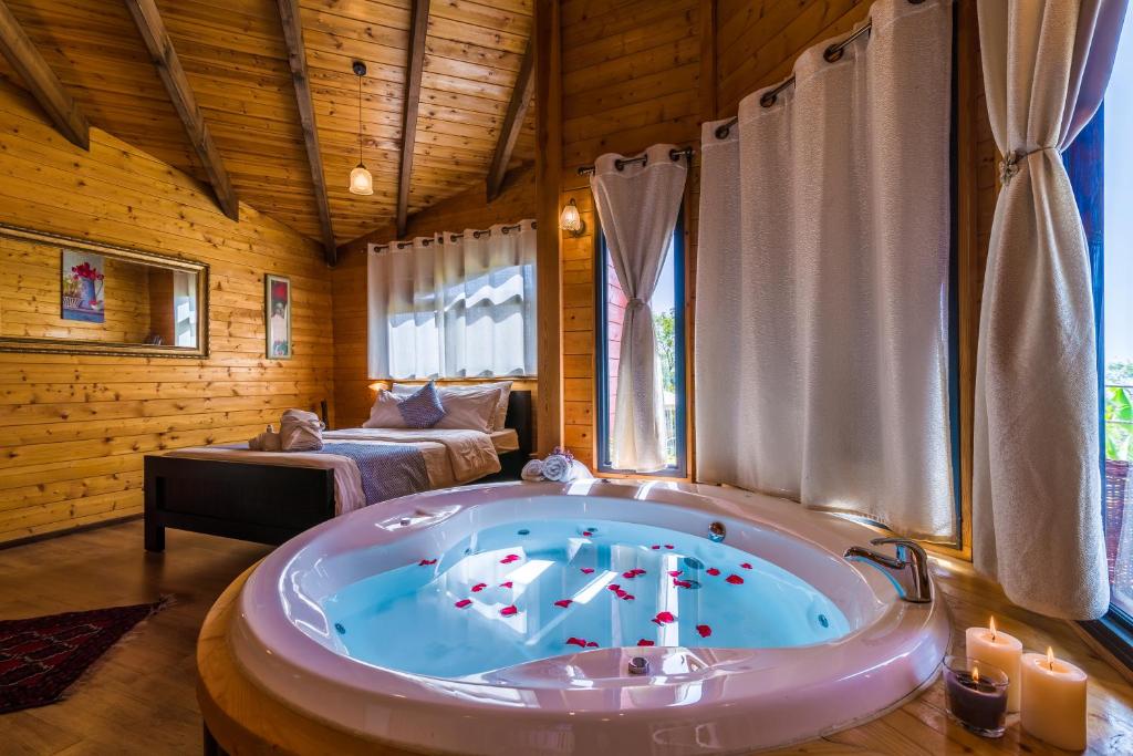Fotografie z fotogalerie ubytování Nof Tzameret Cabins v destinaci Kahal