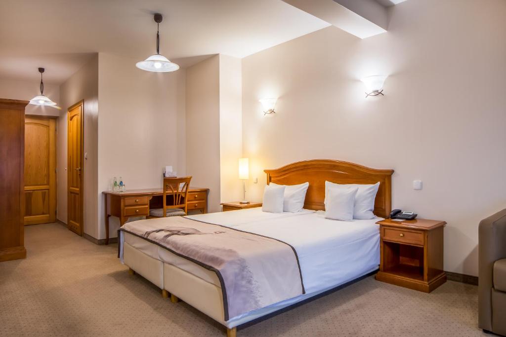 Posteľ alebo postele v izbe v ubytovaní Hotel Nosalowy Dwór