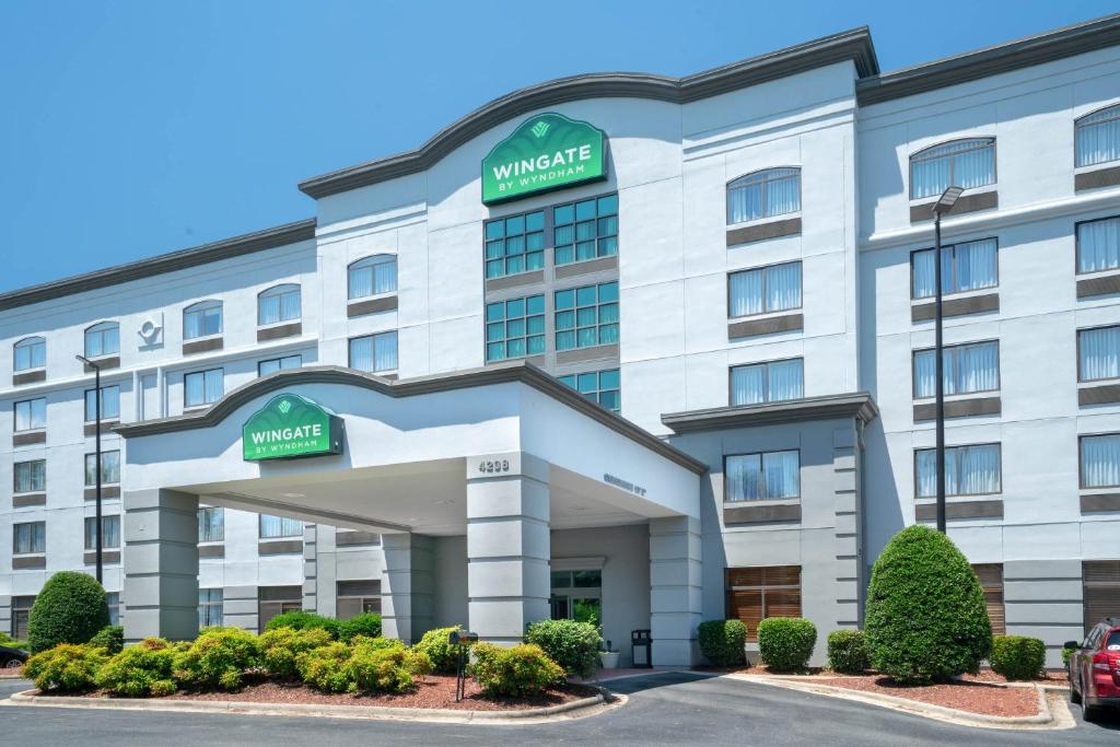 a rendering of the front of a hotel at Wingate by Wyndham Charlotte Airport in Charlotte