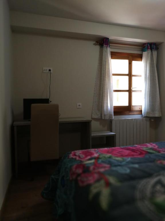Postel nebo postele na pokoji v ubytování Hostal Casa Lacreu