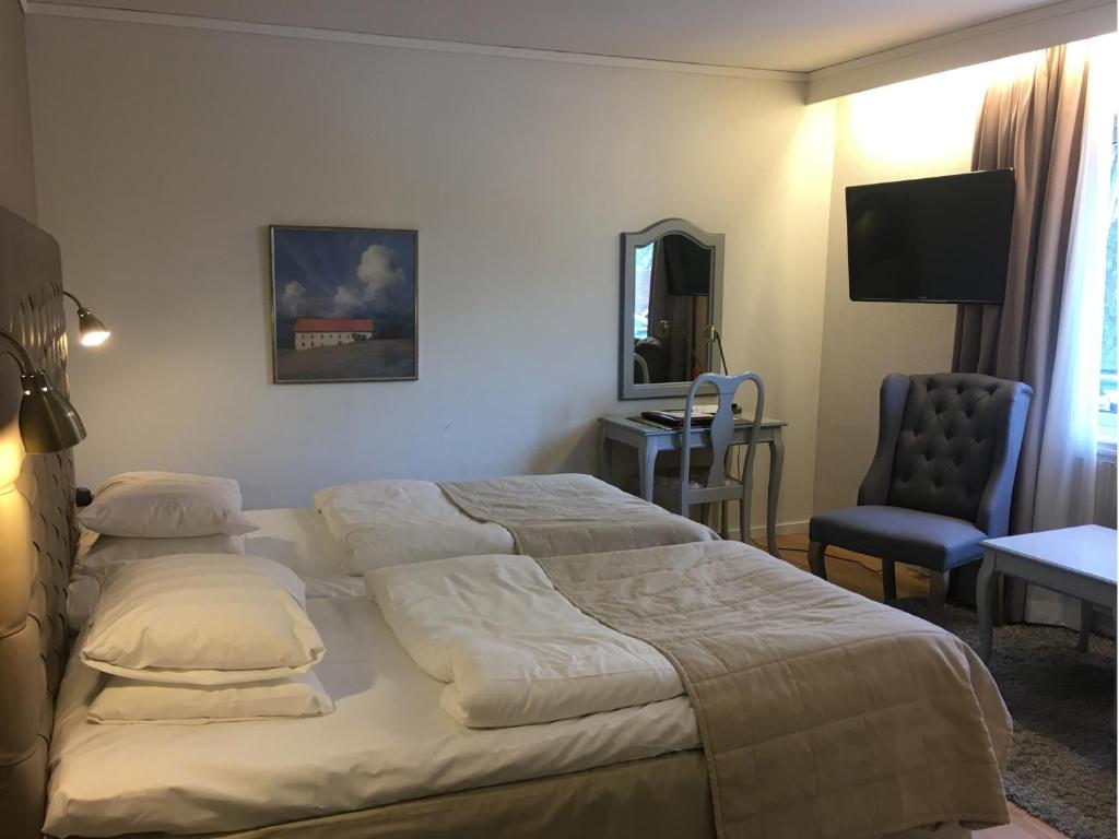 Postel nebo postele na pokoji v ubytování Sundbyholms Slott
