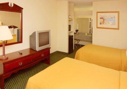 Econo Lodge Inn & Suites Philadelphia MS - Double Room With Two Double Beds - Smoking