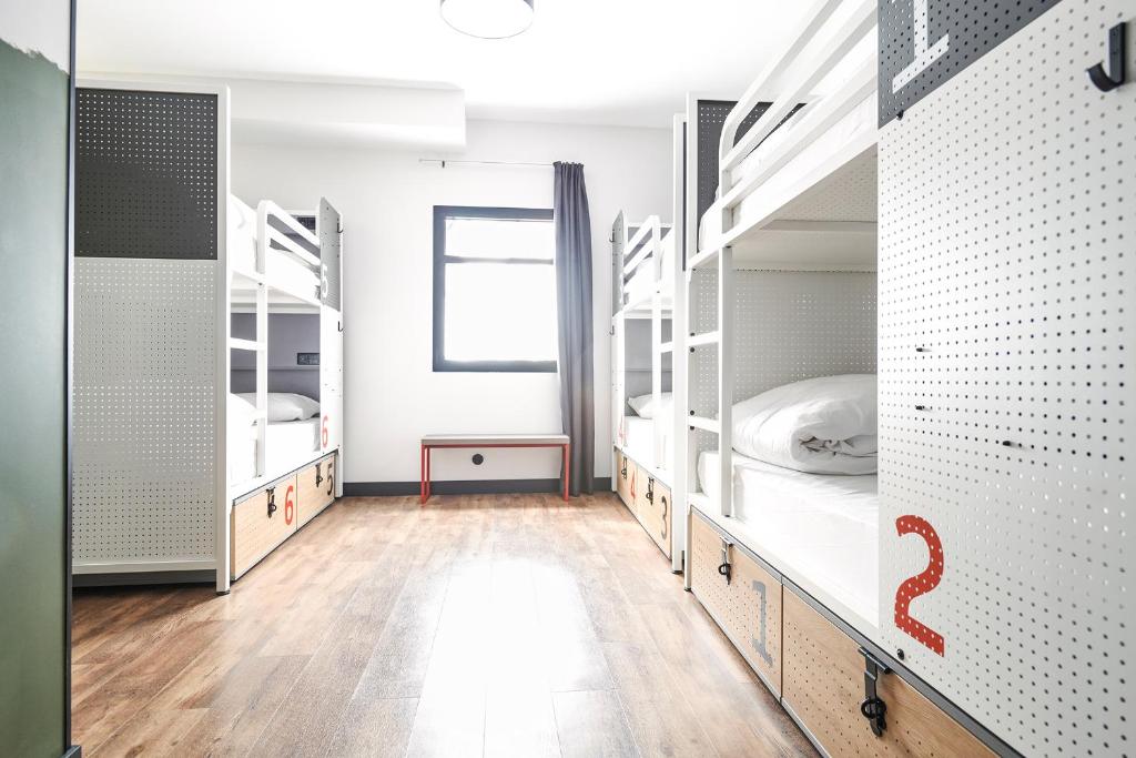 Generator Madrid - Cama En Habitación Compartida Mixta De 8 Camas