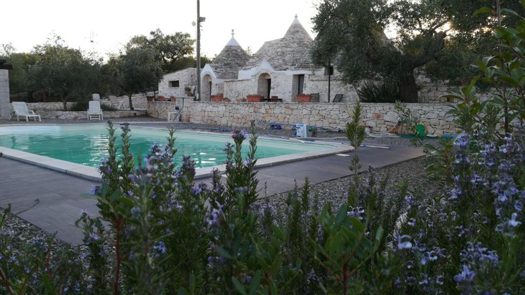 Bazén v ubytování Trulli & Grotte Exclusive House nebo v jeho okolí