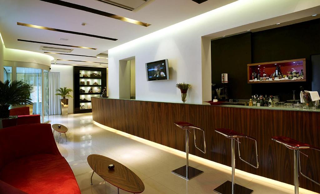 TV a/nebo společenská místnost v ubytování Card International Hotel
