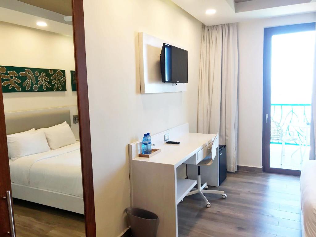 TV a/nebo společenská místnost v ubytování Satama Hotel