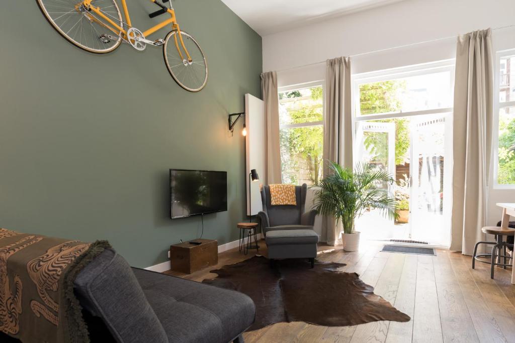 a living room with a bike hanging on the wall at Studio Jan Steen in Amsterdam