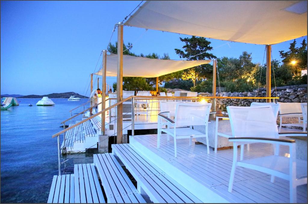 Příroda nedaleko luxury tent