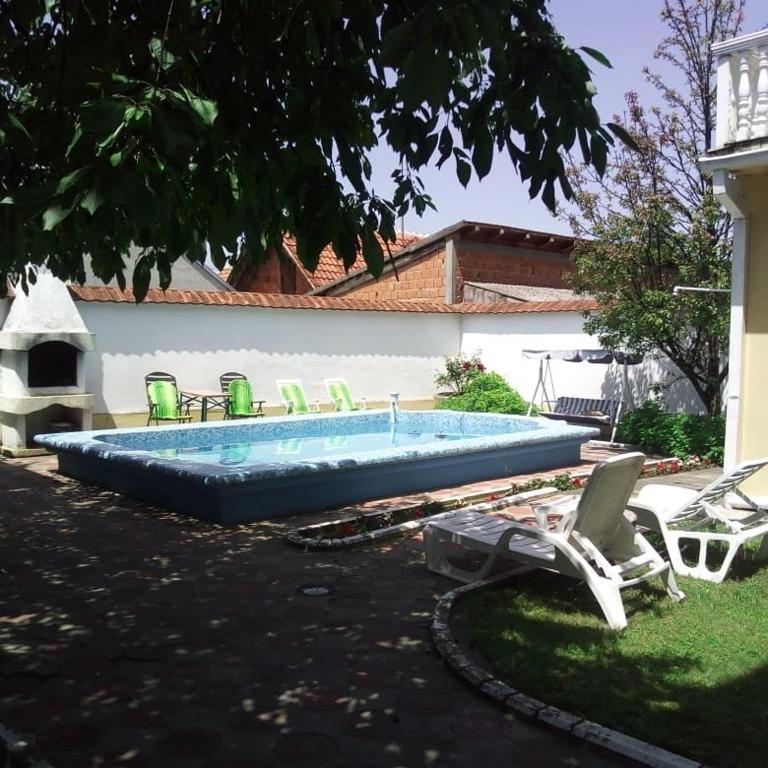 Bazén v ubytování Ćane Rooms nebo v jeho okolí