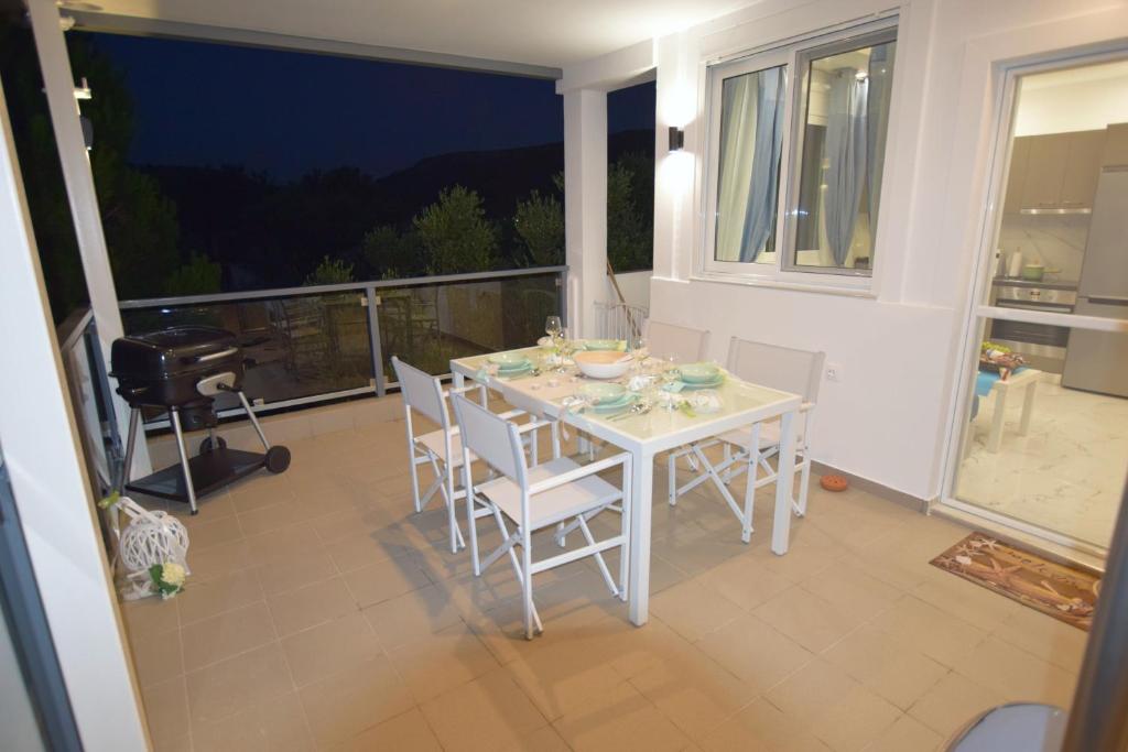 Balkón nebo terasa v ubytování V Luxury Suites Toroni 1