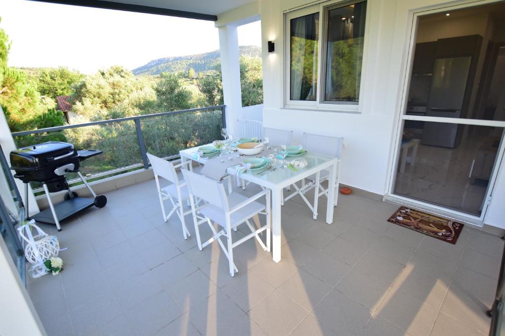 Balkón nebo terasa v ubytování V Luxury Suites Toroni 1