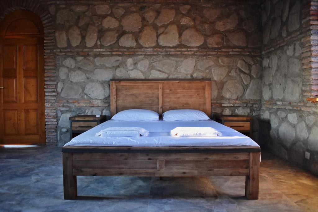 Postel nebo postele na pokoji v ubytování Elizbar Talakvadze Winery