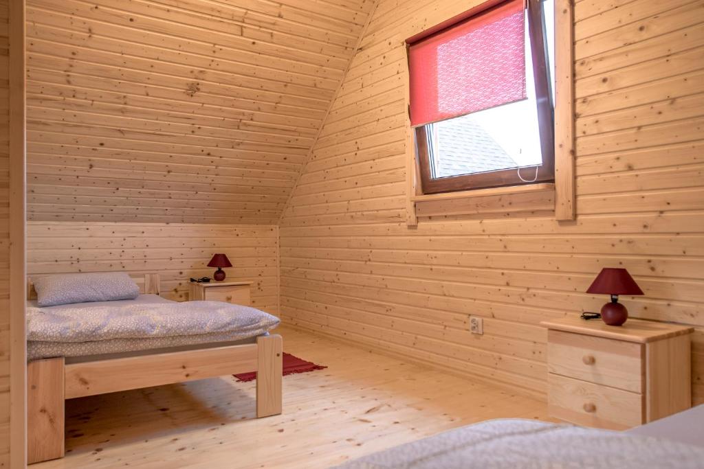 Postel nebo postele na pokoji v ubytování Domki Wczasowe Mielenko