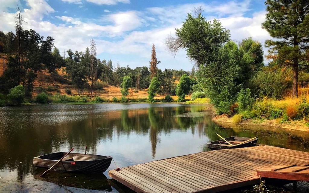 Badger şehrindeki Sequoia Resort tesisine ait fotoğraf galerisinden bir görsel